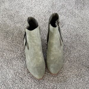 Elegant Women's Ankle Boots in Green